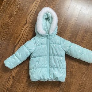 3T toddler puffer jacket in good condition - Carters
